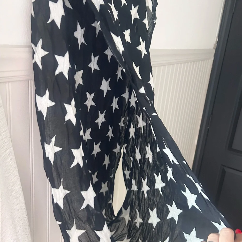 ⭐️ NEW Claire's Black and White Star Print Infinity Loop Scarf